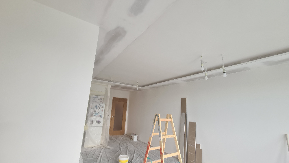 Dvouúrovňový strop pro nepřímé osvětlení