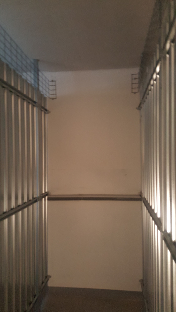 Plechové sklepní kóje, zamykatelný systém