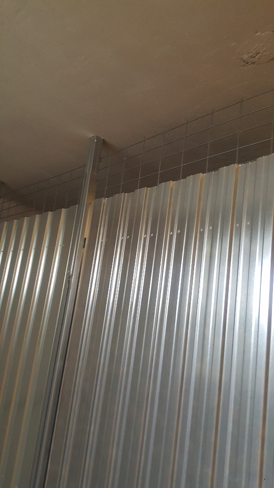 Plechové sklepní kóje, zamykatelný systém