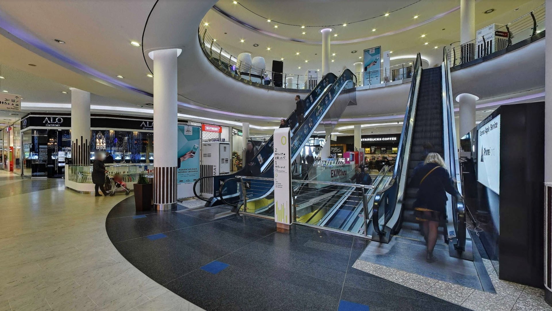 OC Nový Smíchov, prodejny a akustika