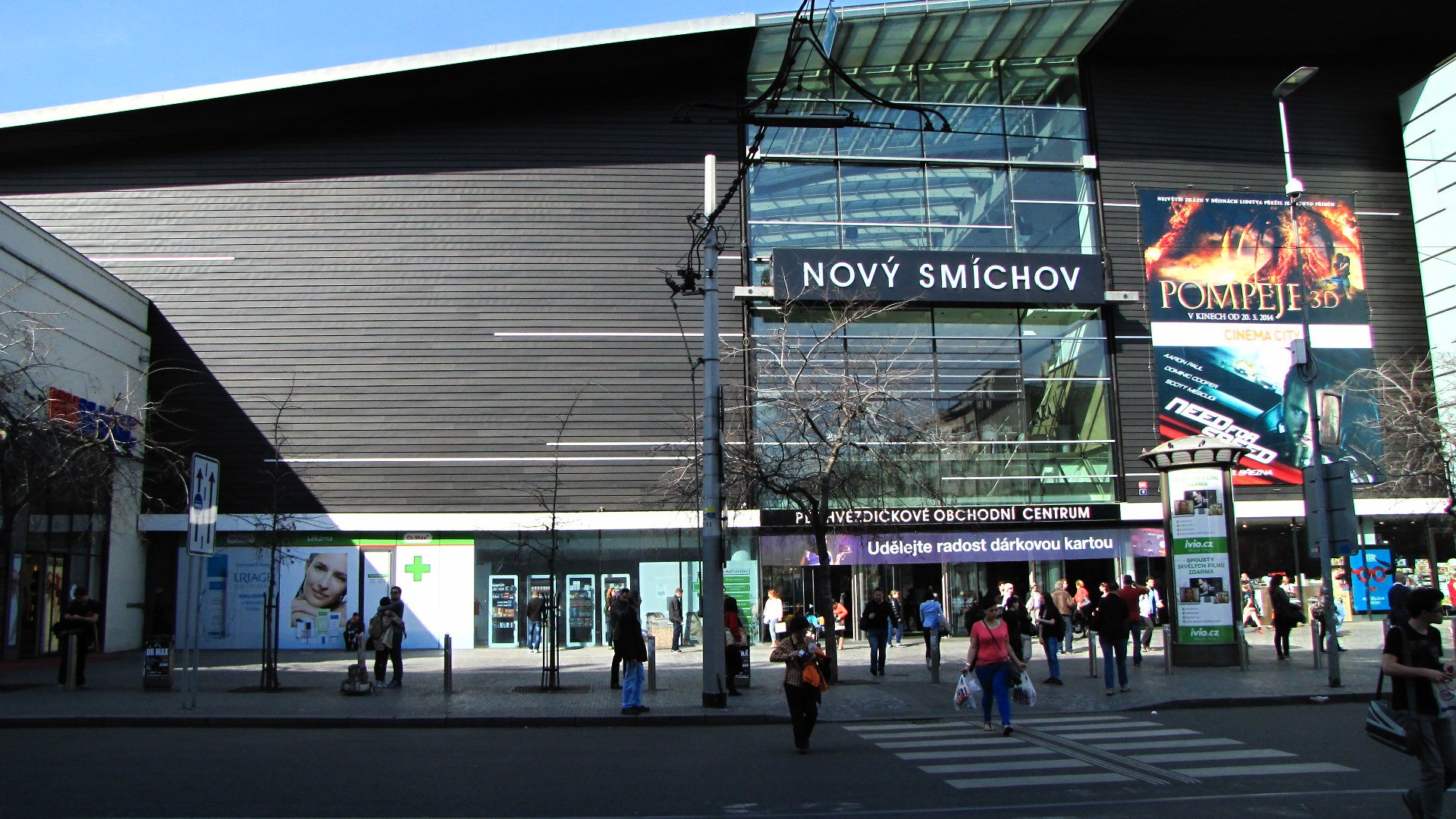 OC Nový Smíchov, prodejny a akustika